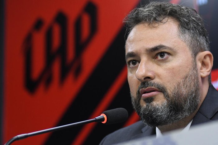 Grêmio avalia nomes no mercado e estuda investida por Alexandre Mattos