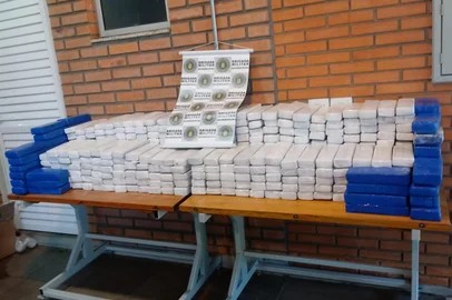 Brigada Militar apreende mais de 320 quilos de maconha dentro de caminhão em Nonoai<!-- NICAID(16101875) -->