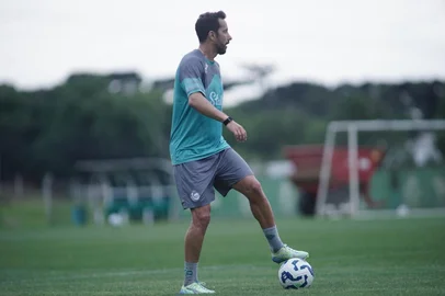 Fernando Alves / EC Juventude/Divulgação Treino do Juventude na reapresentação no CT Alviverde no dia 12. Na foto, meia Nenê.<!-- NICAID(16166204) -->
