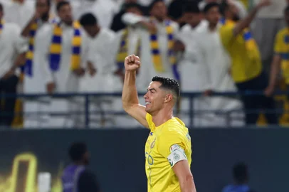 Nassr's Portuguese forward #07 Cristiano Ronaldo celebrates scoring during the Saudi Pro League football match between Al-Nassr and Al-Ahli at the King Saud University Stadium in Riyadh, on September 22, 2023. (Photo by Fayez NURELDINE / AFP)Editoria: SPOLocal: RiyadhIndexador: FAYEZ NURELDINESecao: soccerFonte: AFPFotógrafo: STF<!-- NICAID(15549010) -->