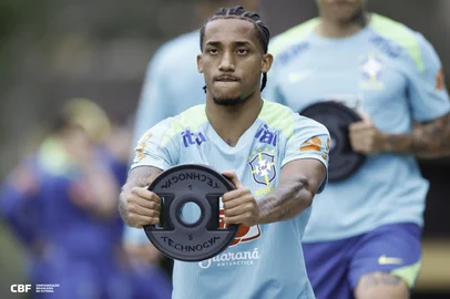 João Pedro em treino da Seleção Brasileira<!-- NICAID(16116416) -->