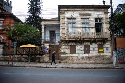 PORTO ALEGRE, RS, BRASIL, 17.06.2024; Casarão onde funcionava sede da Cruz Vermelha localizado na Avenida Independencia, 993. Foto: Camila Hermes/Agencia RBS<!-- NICAID(15791221) -->