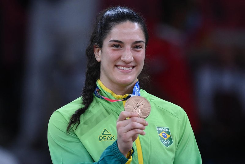 Bronze medallist Brazil's Mayra Aguiar celebrates during the medal ceremony for the judo women's -78kg contest during the Tokyo 2020 Olympic Games at the Nippon Budokan in Tokyo on July 29, 2021. (Photo by Franck FIFE / AFP)Editoria: SPOLocal: TokyoIndexador: FRANCK FIFESecao: judoFonte: AFPFotógrafo: STF<!-- NICAID(14847769) -->