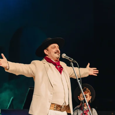 Cristiano Quevedo desembarca com a sua turnê comemorativa em Caxias do Sul nesta sexta-feira (13), na UCS Teatro, às 20h. Os ingressos ainda estão à venda, a partir de R$ 45 + taxas.<!-- NICAID(16057513) -->
