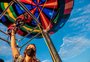 Um voo no primeiro balão produzido no RS, com a única piloto mulher em atividade no Brasil