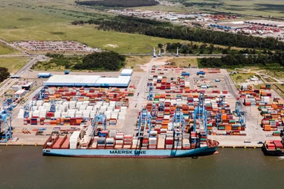Tecon, terminal de contêineres no porto de Rio Grande<!-- NICAID(14822310) -->