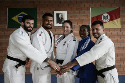 Porto Alegre, RS, Brasil, 13-06-2024: Rafael Macedo, Leonardo Gonçalves, Mayra Aguiar, Ketleyn Quadros e Daniel Cargnin. Treino aberto na Sogipa com judocas classificados para as Olimpíadas de Paris 2024<!-- NICAID(15788451) -->