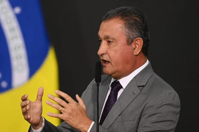 Brazil's Chief of Staff Rui Costa delivers a speech during Simone Tebet's swearing-in ceremony as Planning Minister at the Planalto Palace in Brasilia on January 5, 2023. (Photo by EVARISTO SA / AFP)Editoria: POLLocal: BrasíliaIndexador: EVARISTO SASecao: politics (general)Fonte: AFPFotógrafo: STF<!-- NICAID(15313349) -->