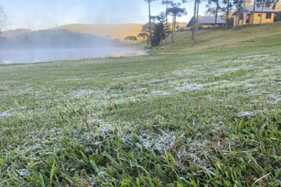 Geada em plena primavera é registrada em São José dos Ausentes no amanhecer desta quarta.<!-- NICAID(15912804) -->