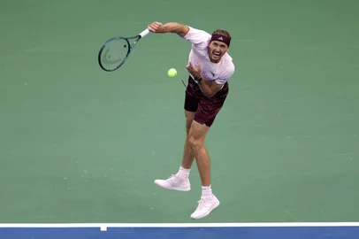 MATTHEW STOCKMAN / GETTY IMAGES NORTH AMERICA / GETTY IMAGES VIA AFP Alexander Zverev, tênis