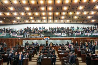 Assembleia aprova criação da polícia penal e reestruturação do plano de carreira da Brigada Militar<!-- NICAID(15147566) -->