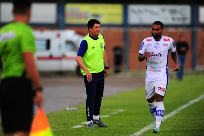 BENTO GONÇAKLVES, RS, BRASIL, 22/01/2023. Esportivo x São José, jogo válido pela primeira rodada do Campeonato Gaúcho (Gauchão 2023) e realizado no estádio Parque Esportivo Montanha dos Vinhedos. (Porthus Junior/Agência RBS)<!-- NICAID(15328547) -->