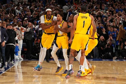 NEW YORK, NY - MAY 21: The Indiana Pacers celebrate after Tyrese Haliburton #0 of the Indiana Pacers hits a the game tying shot during the game against the New York Knicks during Game 1 of the 2025 Eastern Conference Finals on May 21, 2025 at Madison Square Garden in New York City, New York. NOTE TO USER: User expressly acknowledges and agrees that, by downloading and or using this photograph, User is consenting to the terms and conditions of the Getty Images License Agreement. Mandatory Copyright Notice: Copyright 2025 NBAE   Jesse D. Garrabrant/NBAE via Getty Images/AFP (Photo by Jesse D. Garrabrant / NBAE / Getty Images / Getty Images via AFP)<!-- NICAID(16043098) -->