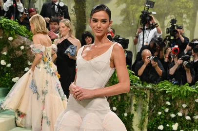 MET GalaBrazilian actress Bruna Marquezine arrives for the 2024 Met Gala at the Metropolitan Museum of Art on May 6, 2024, in New York. The Gala raises money for the Metropolitan Museum of Art's Costume Institute. The Gala's 2024 theme is Sleeping Beauties: Reawakening Fashion. (Photo by Angela WEISS / AFP)Editoria: ACELocal: New YorkIndexador: ANGELA WEISSSecao: celebrityFonte: AFPFotógrafo: STF<!-- NICAID(15757203) -->