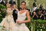 Bruna Marquezine conta que mal conseguia respirar em vestido do Met Gala: "Tecido me cortava"