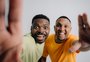 Apelidados de "Kenan e Kel do RS", dupla de amigos faz do humor impulso para seguir em frente 