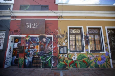 PORTO ALEGRE, RS, BRASIL, 29/04/2021 - Proprietários do Bar 512, situado na João Alfredo 512, bairro Cidade Baixa, colocaram espaço à venda. Foto: Jefferson Botega / Agencia RBSIndexador: Jefferson Botega<!-- NICAID(14769780) -->