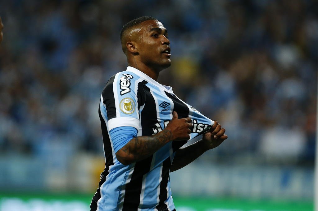 Clube dos Estados Unidos demonstra interesse em Douglas Costa, diz site
