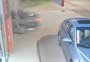 Motorista perde o controle do veículo e invade sala comercial em Tenente Portela; assista ao vídeo