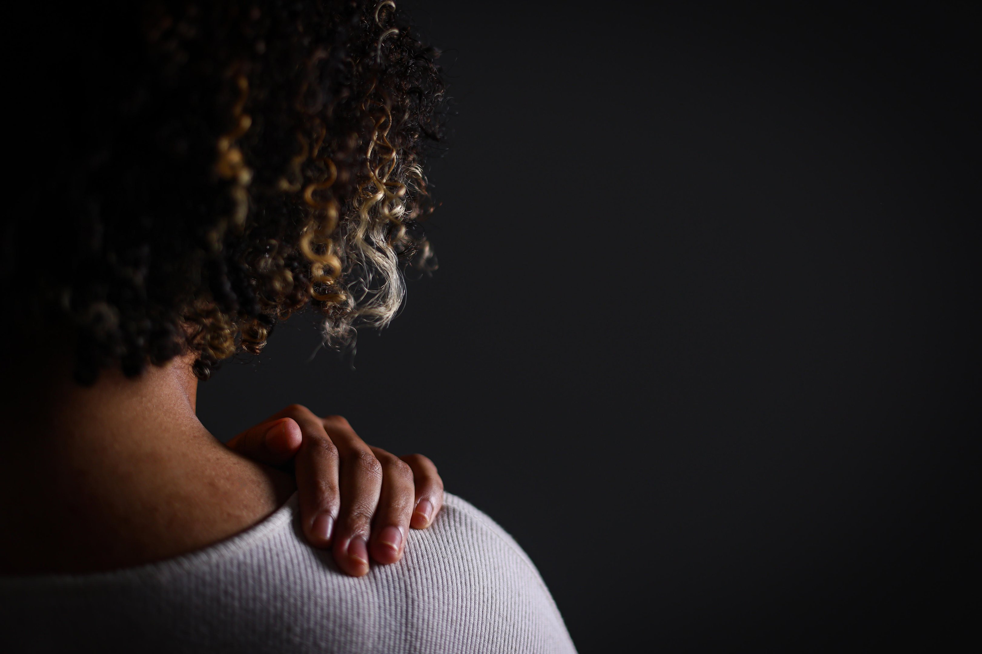 &ldquo;Ela tentou me esganar, estou com as marcas no pesco&ccedil;o&rdquo;: viol&ecirc;ncia contra profissionais da enfermagem aumenta 83% em um ano