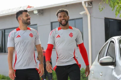 Bruno Henrique e Wesley, dois possíveis titulares contra o Flamengo