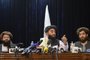 Taliban spokesperson Zabihullah Mujahid (C) gestures as he addresses the first press conference in Kabul on August 17, 2021 following the Taliban stunning takeover of Afghanistan. (Photo by Hoshang Hashimi / AFP)Editoria: WARLocal: KabulIndexador: HOSHANG HASHIMISecao: conflict (general)Fonte: AFPFotógrafo: STR<!-- NICAID(14864731) -->