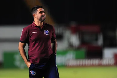 CAXIAS DO SUL, RS, BRASIL, 08/03/2020. SER Caxias x Aimoré, jogo válido pela terceira rodada da primeira fase do Campeonato Gaúcho 2021 (Gauchão 2021) e realizado no estádio Centenário. Na foto, técnico Rafael Lacerda.  (Porthus Junior/Agência RBS)<!-- NICAID(14730721) -->