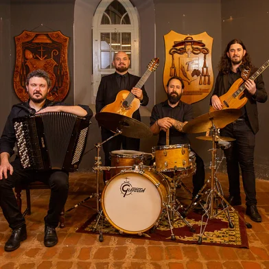 No dia 20 de agosto, às 20h, o Teatro do Sesc Caxias do Sul (Rua Moreira Cesar, 2462) recebe mais uma apresentação do projeto Caixa Acústica, com o espetáculo “Caminar”, do acordeonista e compositor Uiliam Michelon. A apresentação é gratuita.<!-- NICAID(16105016) -->
