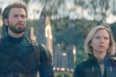 Chris Evans e Scarlett Johansson<!-- NICAID(14876392) -->