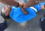 VÍDEO: em novo caso de violência racial, homem negro paraplégico é arrastado por policiais nos EUA