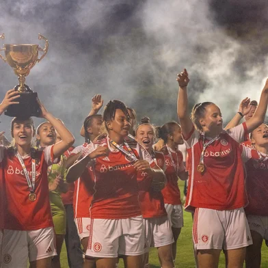 Gurias Coloradas campeãs do sub-17<!-- NICAID(16175997) -->