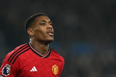 Manchester United's French striker #09 Anthony Martial celebrates after scoring his team third goal during the English Premier League football match between Everton and Manchester United at Goodison Park in Liverpool, north west England on November 26, 2023. (Photo by Paul ELLIS / AFP) / RESTRICTED TO EDITORIAL USE. No use with unauthorized audio, video, data, fixture lists, club/league logos or 'live' services. Online in-match use limited to 120 images. An additional 40 images may be used in extra time. No video emulation. Social media in-match use limited to 120 images. An additional 40 images may be used in extra time. No use in betting publications, games or single club/league/player publications. / Editoria: SPOLocal: LiverpoolIndexador: PAUL ELLISSecao: soccerFonte: AFPFotógrafo: STR<!-- NICAID(15859017) -->