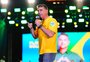 Matheus Schuch | Abertura de investigação sobre filme de Bolsonaro ocorre em péssima hora para Flávio
