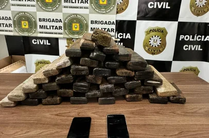Um homem é preso e dois menores são apreendidos com drogas em Tapera  <!-- NICAID(15643051) -->