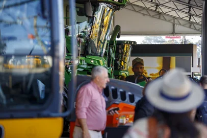 31/08/2023 - Esteio, RS, Brasil - Setor de Máquinas na Expointer. FOTO: Jefferson Botega, Agência RBS<!-- NICAID(15527555) -->