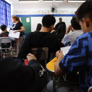 Canoas, RS, Brasil – A Escola Estadual São Francisco (foto) de Assis abriga temporariamente os alunos da Escola Tereza Francescutti, uma das mais afetadas pela enchente. O prédio original segue interditado, enquanto obras de recuperação são avaliadas pelas autoridades estaduais.Indexador: jeff botega<!-- NICAID(16165754) -->