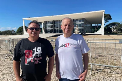 Flávio Silva e Paulo Carvalho, pais das vítimas da boate Kiss, em Brasília<!-- NICAID(15398593) -->