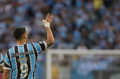 Partida entre Grêmio e Coritiba válida pela 12ª rodada da Série A do Campeonato Brasileiro disputada na Arena do Grêmio, em Poro Alegre (RS). Luis Suárez- Jefferson Botega/Agencia RBS<!-- NICAID(15465805) -->
