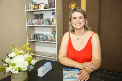 No dia 31 de janeiro ocorre a Sessão de autógrafos com a obra da escritora Tatiana Barduco, na Galeria Municipal de Arte, em Caxias do Sul.<!-- NICAID(15331655) -->