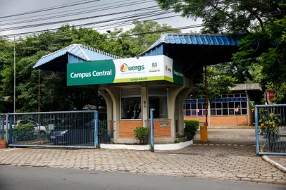 PORTO ALEGRE, RS, BRASIL - 2023.02.15 -  Quinta-feira começam as inscrições para a UERGS via Sisu. Vamos explicar como participar, explicar que haverá mudança neste ano no prédio, o que terá na Capital, ver se a estrutura está pronta para receber alunos, tentar fazer imagens no novo local. (Foto: André Ávila/ Agência RBS)<!-- NICAID(15350538) -->