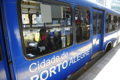 PORTO ALEGRE,RS,BRASIL.2020,11,25.Ar condicionado dos ônibus coletivo,não podem serem ligados,deviddo a decreto da pandemia.(RONALDO BERNARDI/AGENCIA RBS).<!-- NICAID(14651945) -->
