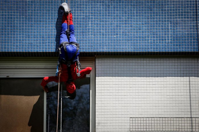 Homem-Aranha foi um dos personagens interpretado pela equipe d e rapel