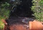 Após voltar a habitar a Vila São Pedro, em Caxias, moradores cobram reconstrução da ponte que liga localidade à BR-116