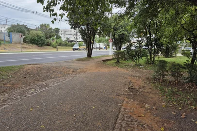 O último trecho preservado da velha faixa de concreto de Gravataí foi tombado como patrimônio histórico-cultural. Inaugurada em 1934, a estrada deixou mais rápida a viagem até Porto Alegre. As partes conservadas somam 128 metros de extensão, ao lado da Avenida Dorival Cândido de Oliveira. No decreto número 23.298, de 2 de junho de 2025, o prefeito de Gravataí, Luiz Zaffalon, declarou de utilidade pública, para fins de tombamento de patrimônio histórico-cultural, o trecho remanescente entre as paradas de ônibus números 72 e 73, na Vila São Geraldo. Fica proibida qualquer intervenção que implique destruição, alteração ou descaracterização.<!-- NICAID(16053919) -->