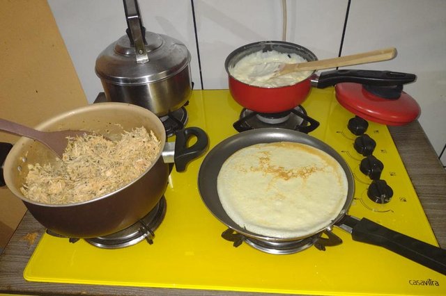 A leitora Camila Cardoso, de Novo Hamburgo, testou o novo kit e ensina a preparar a receita de lasanha feita com massa de panqueca<!-- NICAID(14973308) -->
