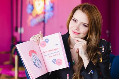 marcela mcgowan, lançamento, livro, ex-bbb, senta que nem moça<!-- NICAID(14902786) -->