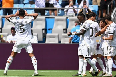 Real Madrid's English midfielder #05 Jude Bellingham celebrates after scoring the opening goal during the FIFA Club World Cup 2025 Group H football match between Spain's Real Madrid and Mexico's Pachuca at the Bank of America stadium in Charlotte on June 22, 2025. (Photo by Federico PARRA / AFP)Editoria: SPOLocal: CharlotteIndexador: FEDERICO PARRASecao: soccerFonte: AFPFotógrafo: STF<!-- NICAID(16065050) -->