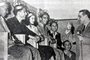 Piratini e os candidatos coroados da Hora do Bicho, Rádio Difusora, em 1944. <!-- NICAID(15401021) -->