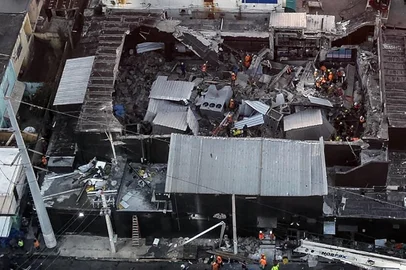 Handout picture released by Prensa Servicio 911 showing an aerial view of the Jet Set nightclub after the collapse of its roof, in Santo Domingo, on April 8, 2025. Rescuers raced to find survivors Tuesday among the rubble of a Dominican Republic night club where at least 27 people died and more than 150 were hurt in an early-morning roof collapse. (Photo by Handout / Prensa Servicio 911 / AFP) / RESTRICTED TO EDITORIAL USE - MANDATORY CREDIT "AFP PHOTO / PRENSA SERVICIO 911" - NO MARKETING NO ADVERTISING CAMPAIGNS - DISTRIBUTED AS A SERVICE TO CLIENTS<!-- NICAID(16013162) -->