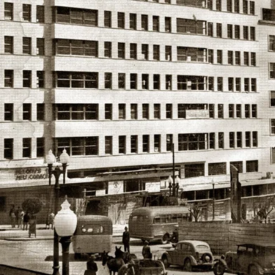 Cine Teatro Vera Cruz em 1940Esquina Borges com Andrade Neves, em POA<!-- NICAID(15473010) -->